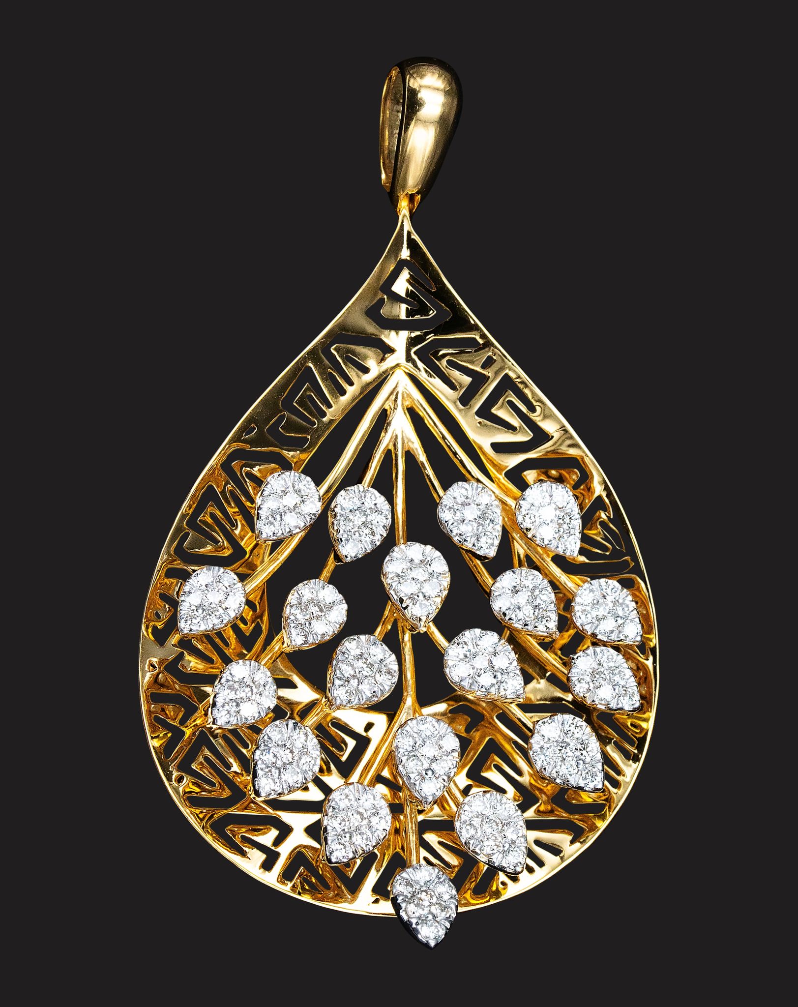 Diamond Women Pendant In 18Kt Yellow Gold with Diamonds (6.604 Gm)