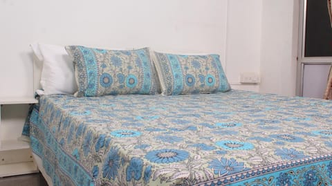 Blue & Grey Flower Motif Borderd Printed King Size Bedsheet 108 x 108 Inches with 2 Pillow Covers