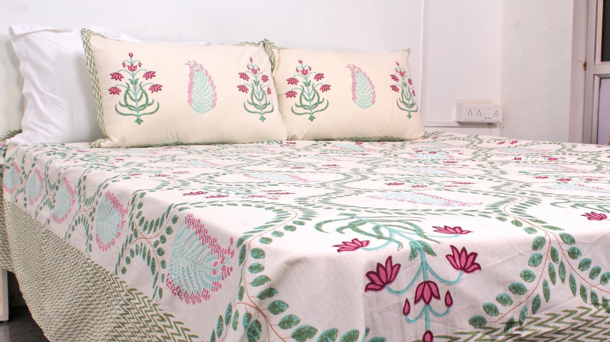 Green Leaf Hand Printed King Size Bedsheet 108 x 108 Inches with 2 Pillow Covers