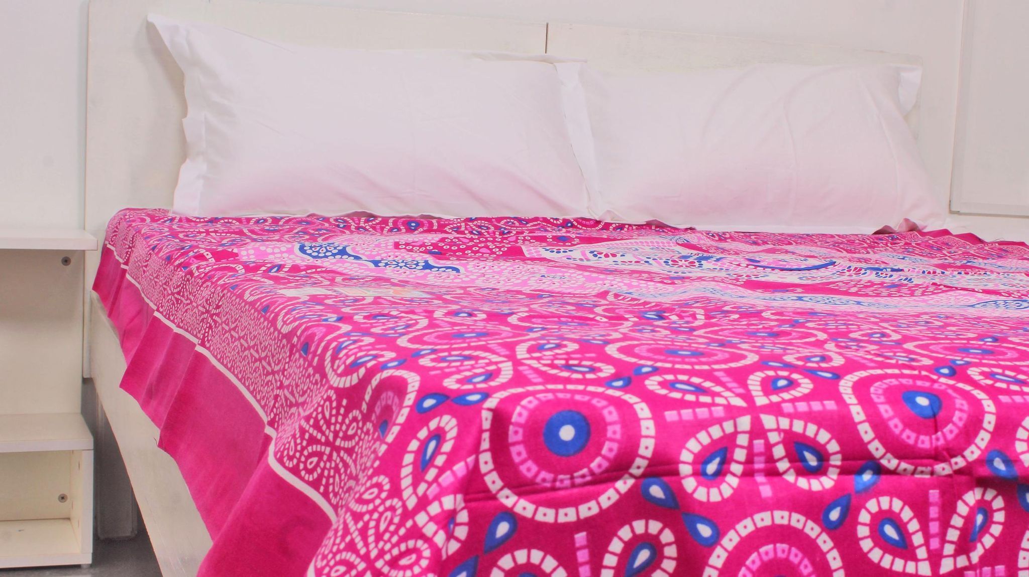 Pink Batik Circle Printed Single Bedsheet 60 x 90 Inches